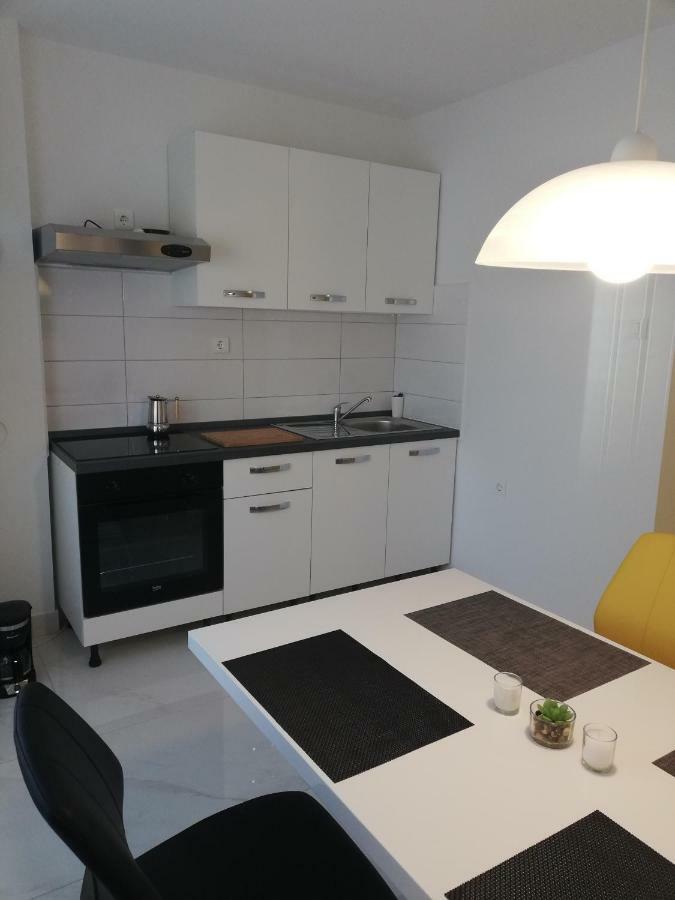 New Renovated Apartment 15 Min From Beach On Foot プーラ エクステリア 写真